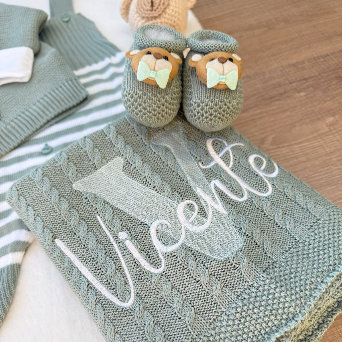 KIT VICENTE - SAÍDA DE MATERNIDADE COMPLETA DE TRICOT 7 PEÇAS URSO